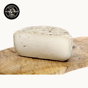 Muntanyola Garrotxa artisan semi-cured goat´s cheese, half wheel main